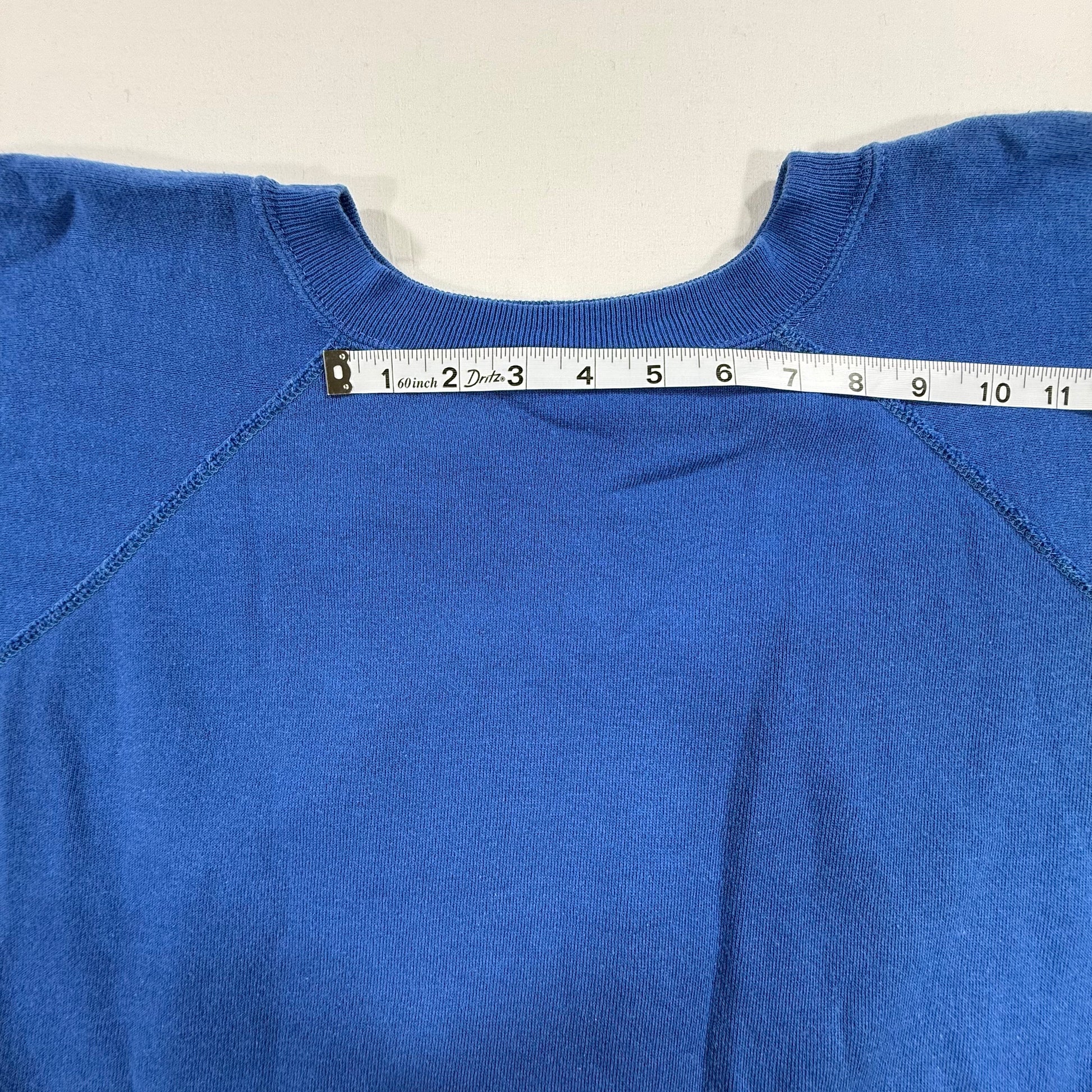 Back of the neck showing collar measurement.