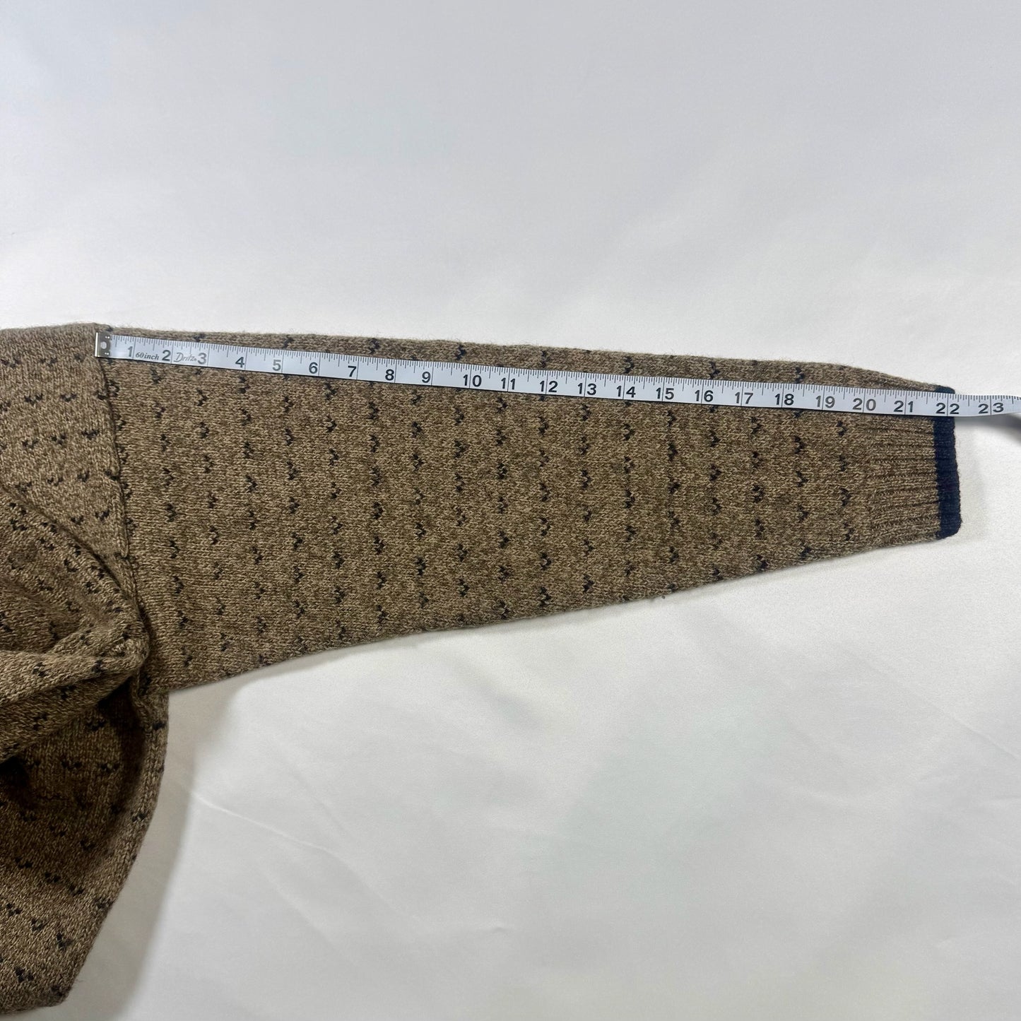 Measurement: Sleeve length