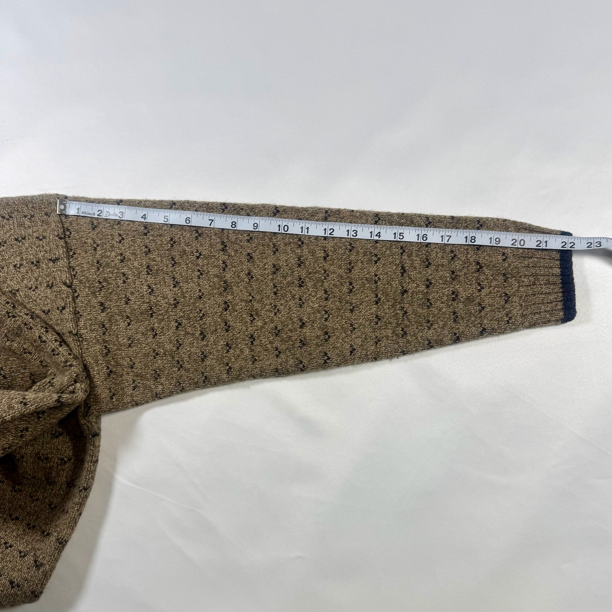 Measurement: Sleeve length