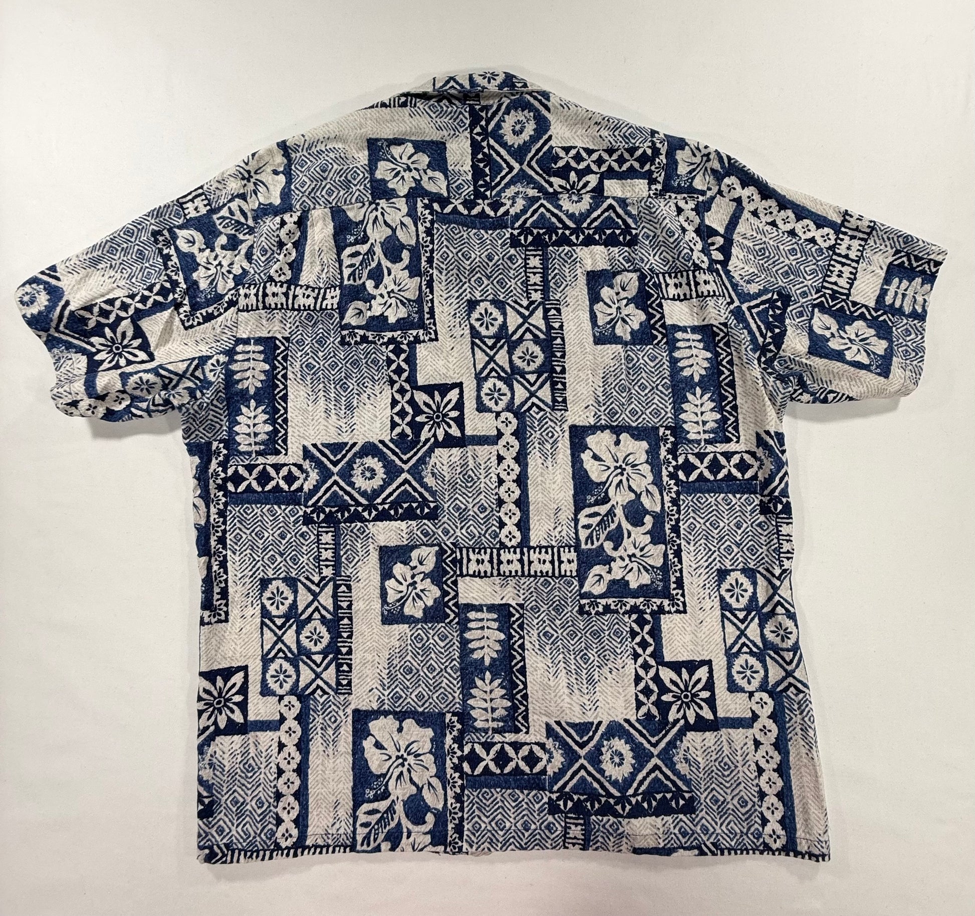 Vintage Jede Fashion Geometric Tribal Hibiscus print Blue Hawaiian Shirt size XL Back